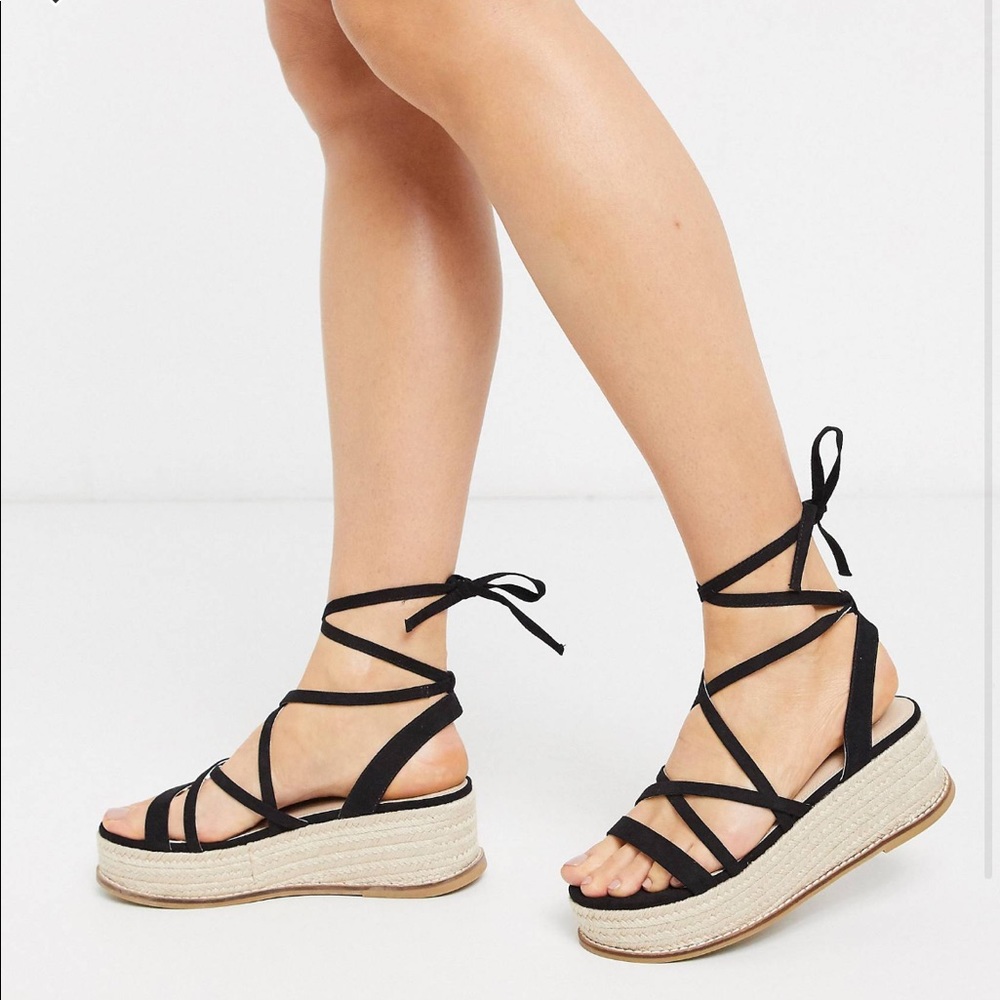Tabby Flatform Tie Leg Sandals